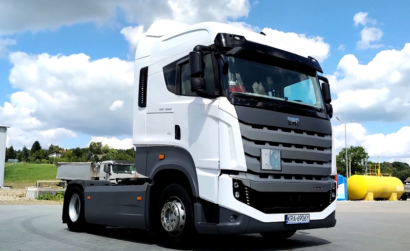 turetskiy gruzovik BMC Tugra